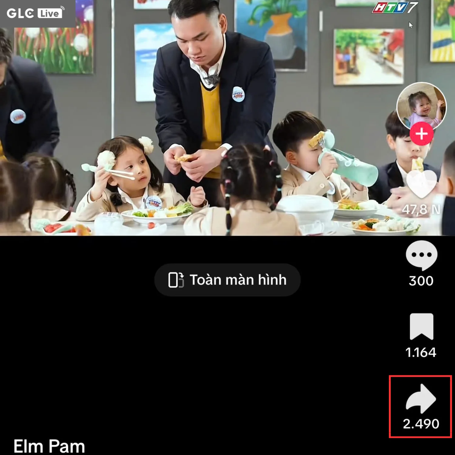 Đăng lại trên TikTok là gì lựa chọn chia sẻ ở góc trái màn hình